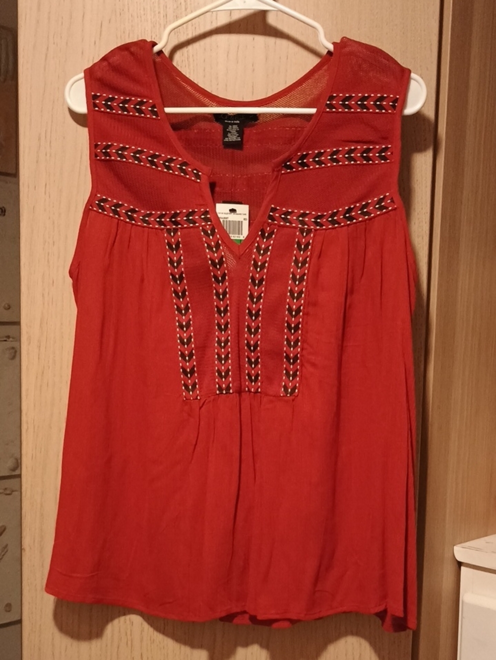 Joe & Elle Red Sleeveless Embroidered Camisole Sz L
